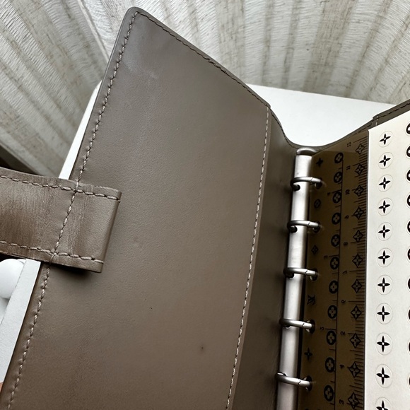Louis Vuitton Epi Agenda - Picture 6 of 9